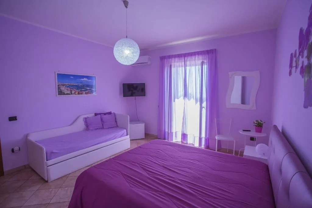 Room, Sanfralù, Naples