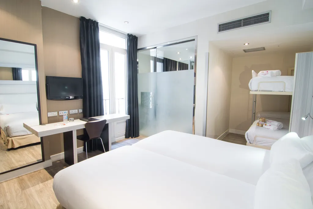 QUADRUPLE STANDARD Room, Petit Palace Arenal, Madrid