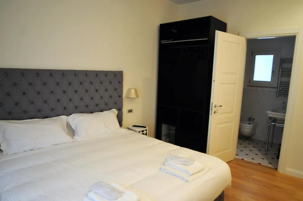 Room, Magia A Trilussa, Rome