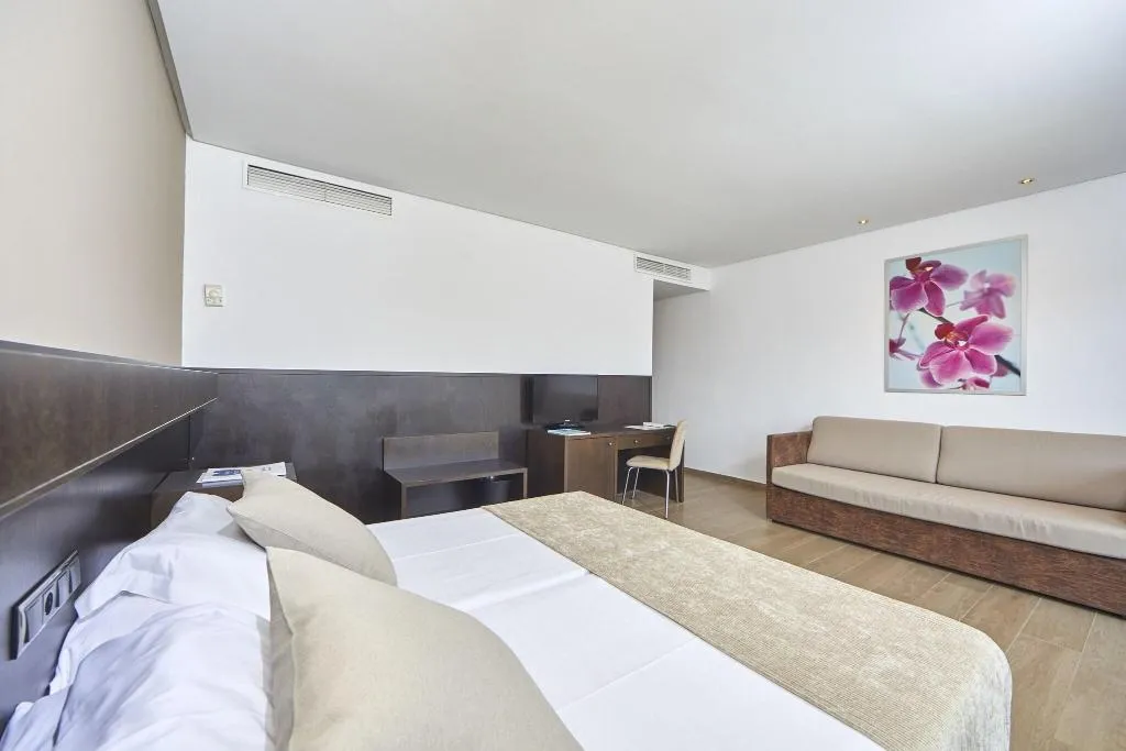 DOUBLE SUPERIOR WITH TERRACE Room, Playa Golf, Majorca