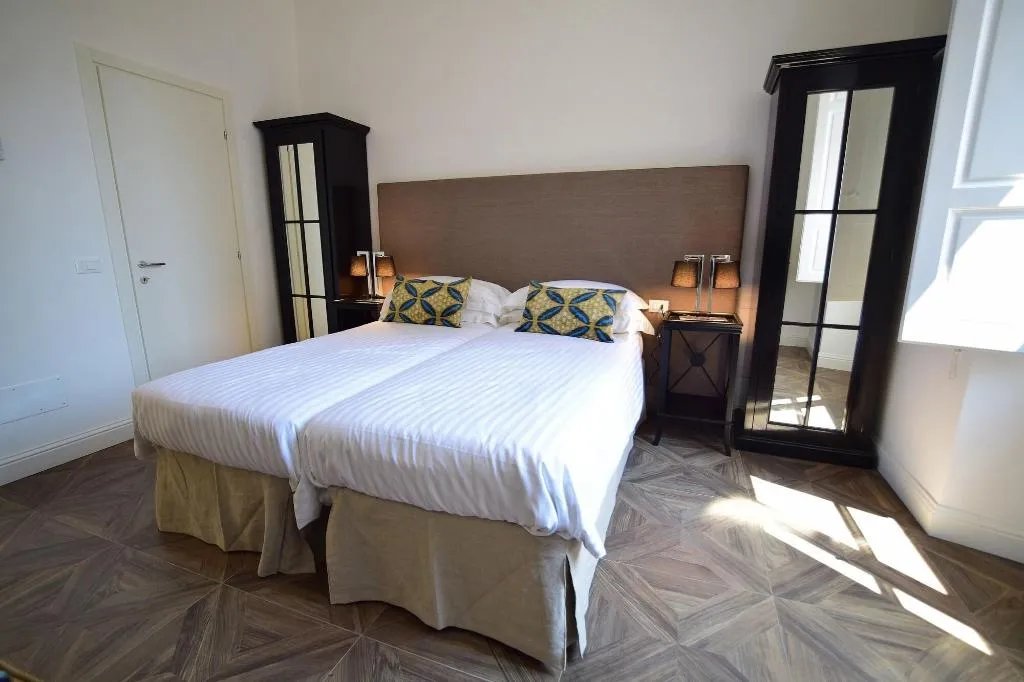 Room, Kf Deluxe B B, Florence