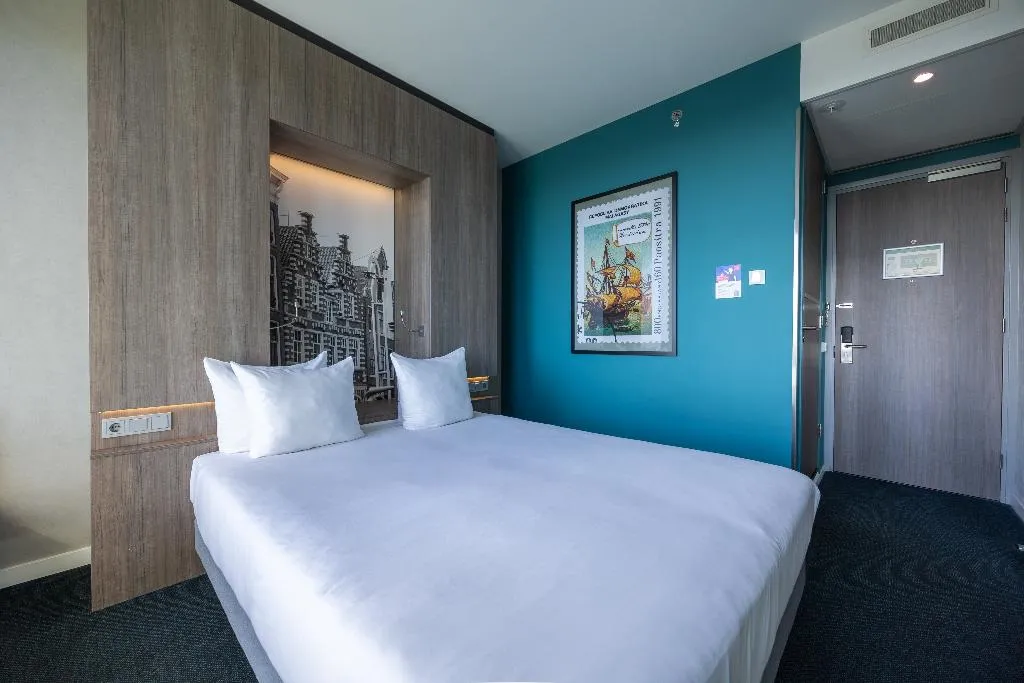 DOUBLE DELUXE KING BED Room, Leonardo Hotel Amsterdam Rembrandtpark, Amsterdam