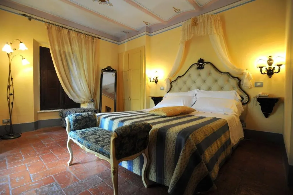 Room, Relais Castelluccio Palusse, Umbria