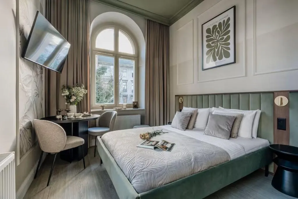 APARTMENT PREMIUM KING BED Room, The Garden Collection, Krakow