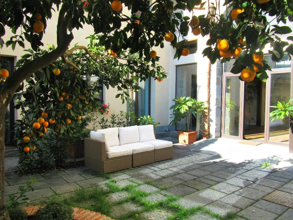 Room, La Corte Dei Limoni, Catania