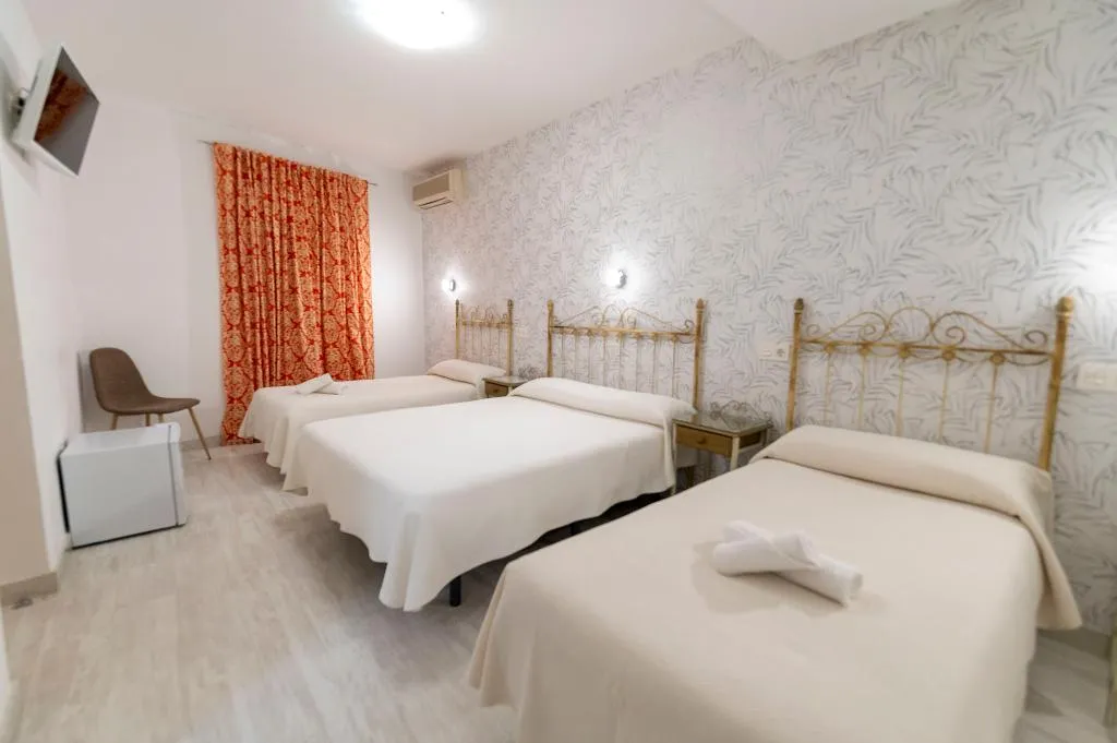 QUADRUPLE THREE BEDS Room, Hotel Manzanito, Andalucia