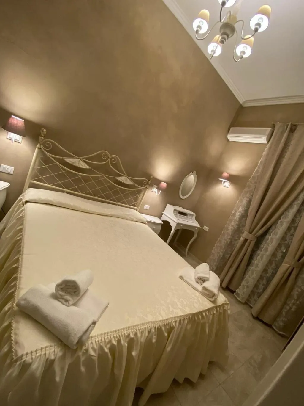 Room, Boutique Hotel Calais Milano, Milan