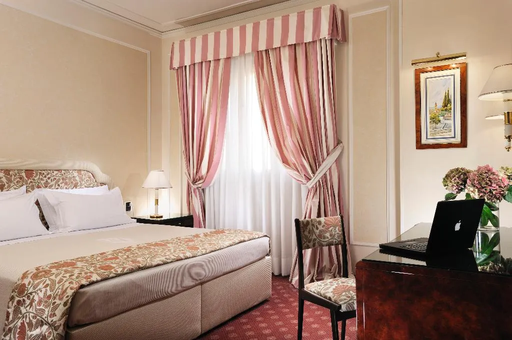Double or Twin STANDARD Room, De la Ville, Florence