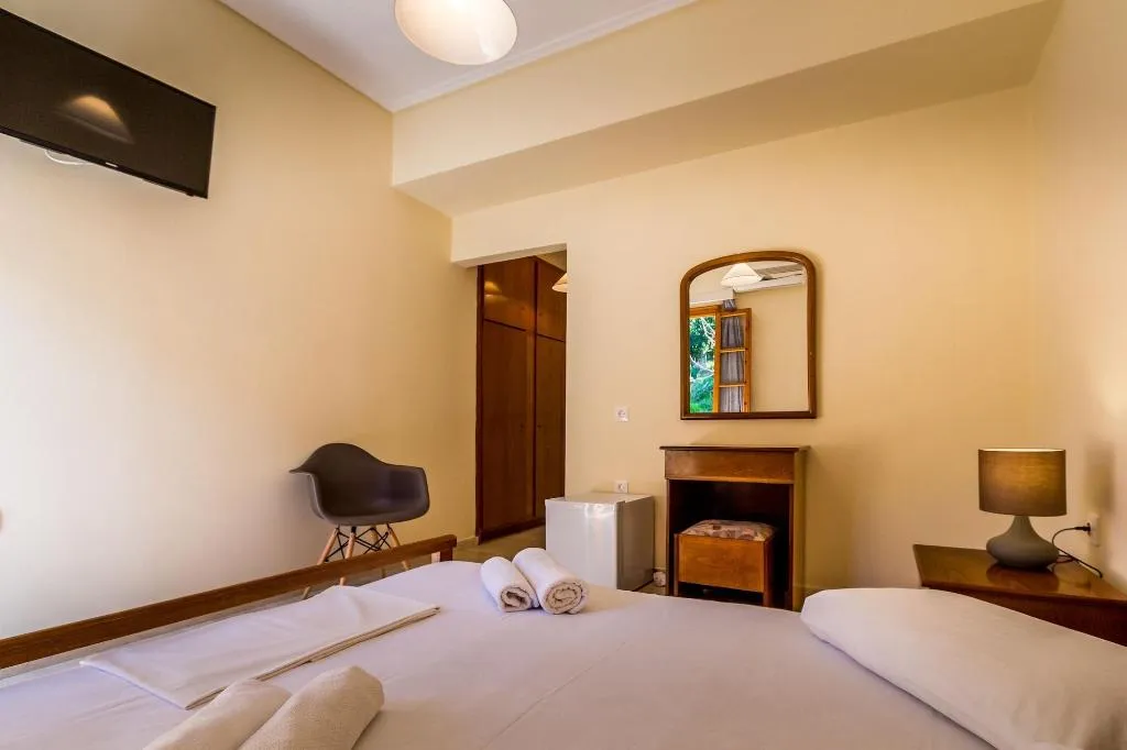Room, Blue Horizon Studios, Zante