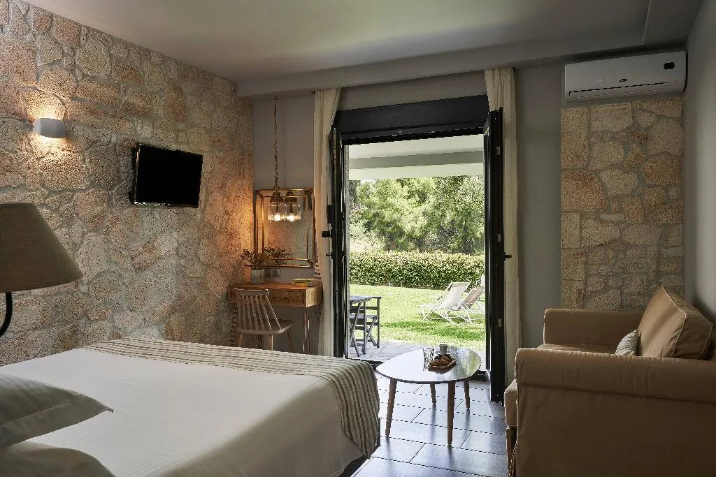 JUNIOR SUITE GARDEN VIEW Room, Mirabilia boutique hotel, Halkidiki