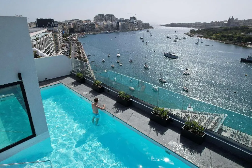 Pool, Verdi Gzira Promenade, Malta