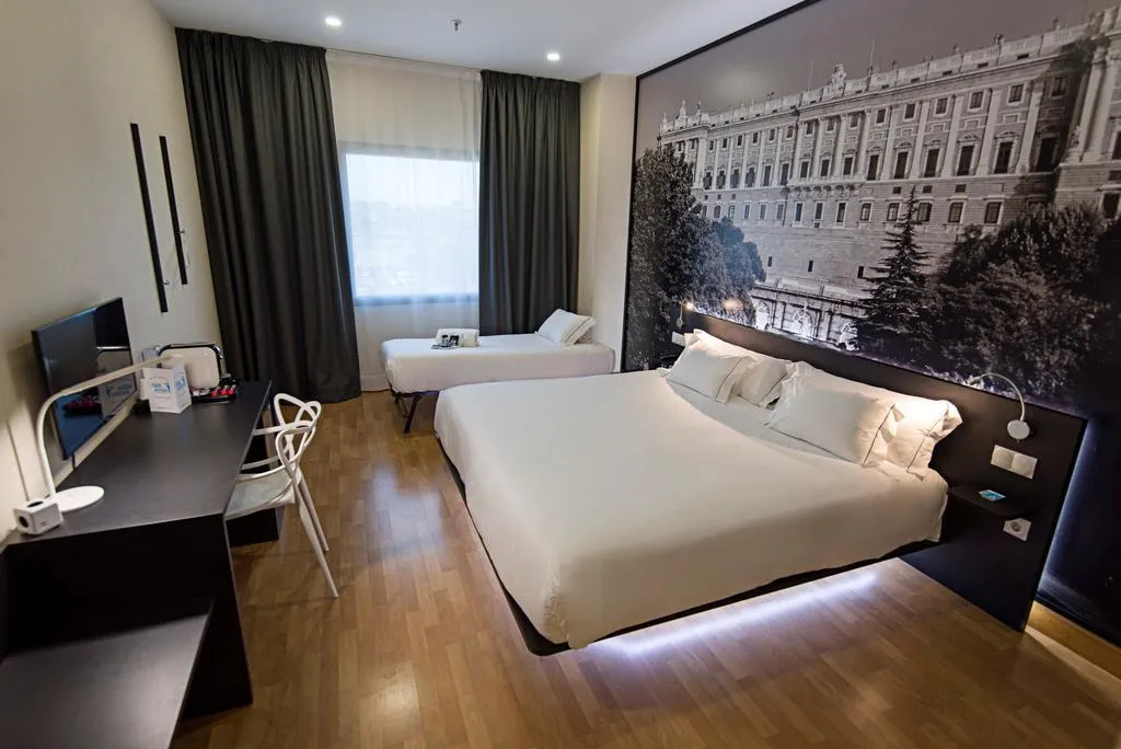 FAMILY ROOM STANDARD Room, B&B HOTEL Madrid Aeropuerto T4, Madrid