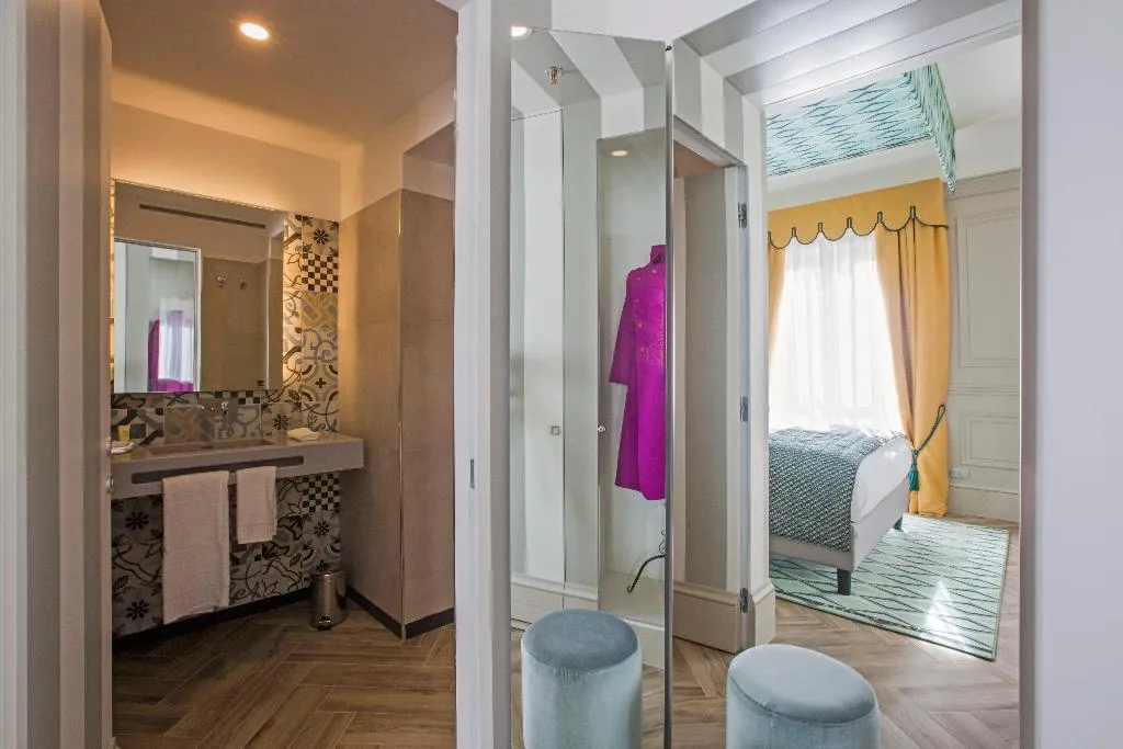 DOUBLE PREMIUM QUEEN BED Room, Hotel Indigo Milan - Corso Monforte, Milan