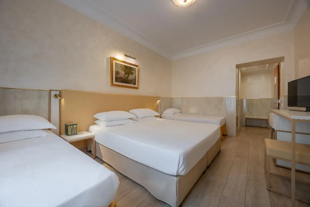 QUADRUPLE STANDARD Room, Palladium Palace, Rome