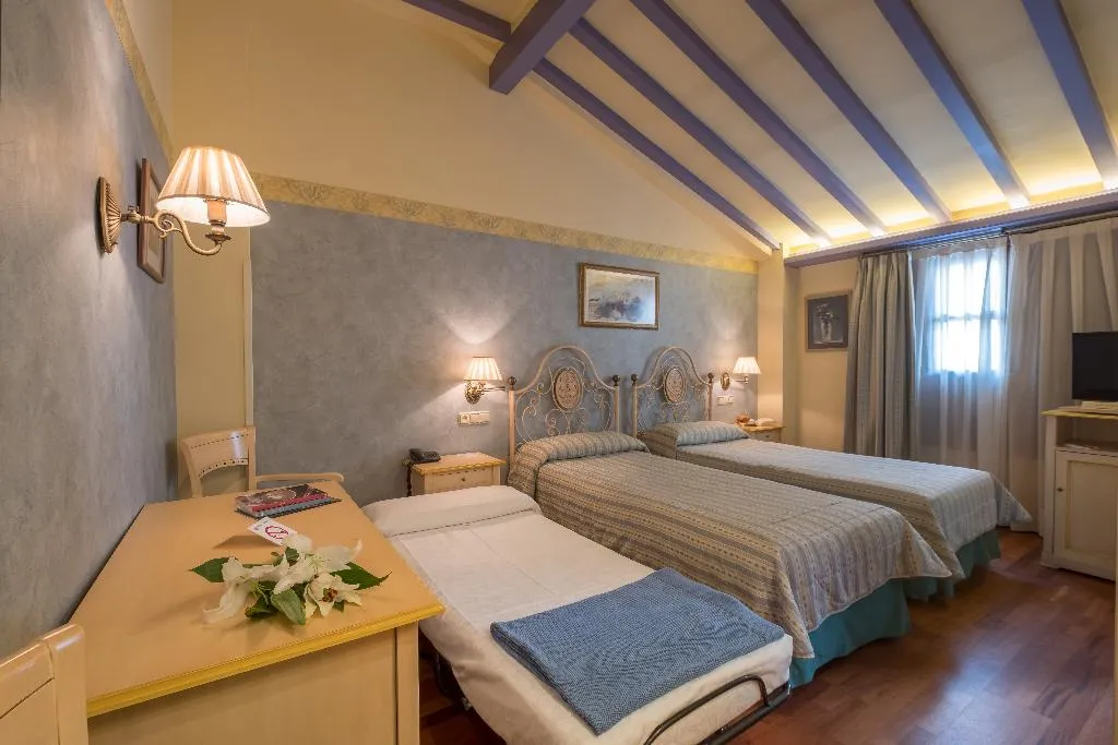TRIPLE STANDARD Room, Condesa de Chinchon, Madrid