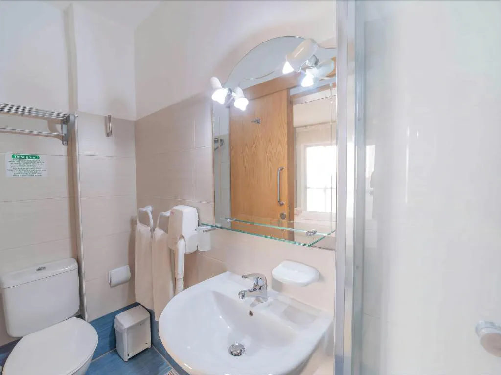 Room, Euro Guesthouse, Malta
