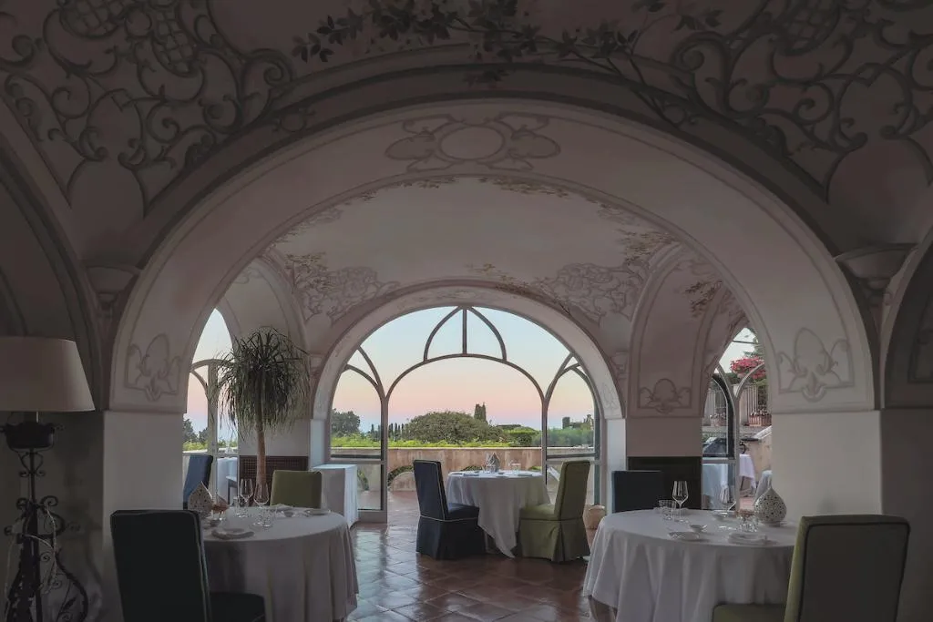 Restaurant, Villa Cimbrone, Naples