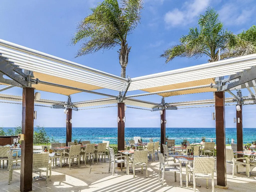 Bar, Alexander The Great Beach Hotel, Cyprus