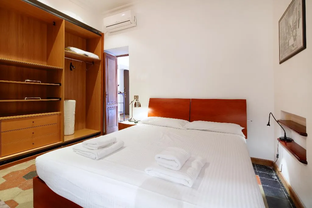 APARTMENT CAPACITY 4 Room, Residence Maximus, Rome