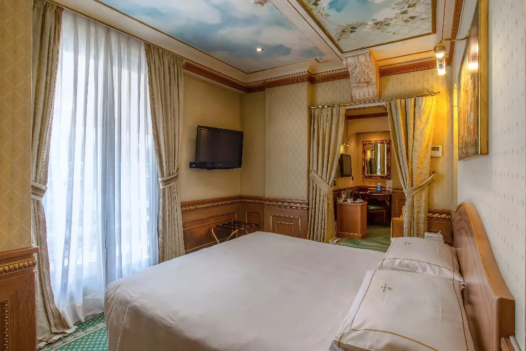 SUITE STANDARD Room, River Palace Hotel, Rome