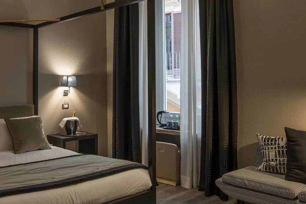 DOUBLE DELUXE QUEEN BED Room, Colonna Suite Del Corso, Rome