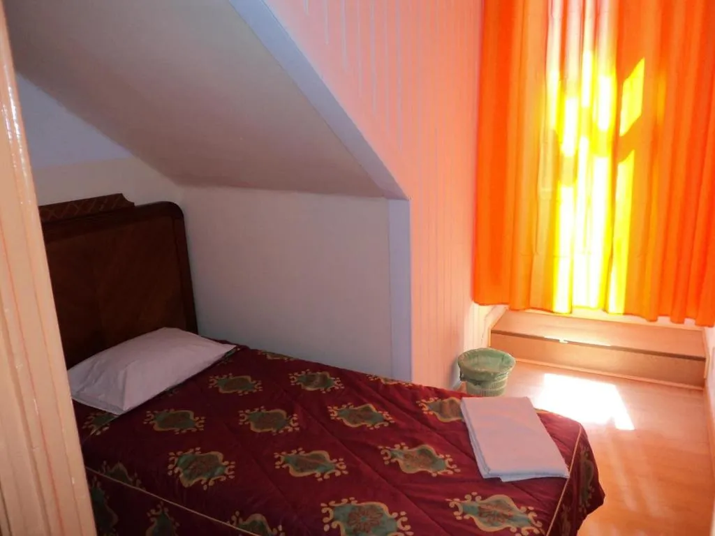 Room, Private Accommodation Hostel, Lisbon