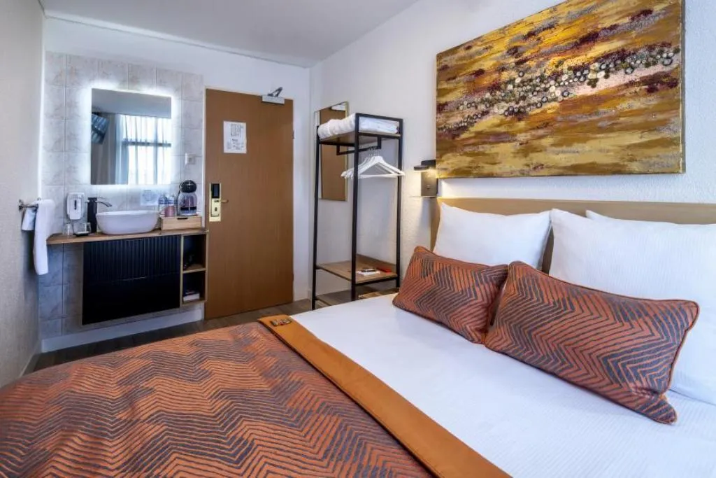 Double or Twin WITH SHARED BATHROOM Room, Hotel Jupiter, Amsterdam