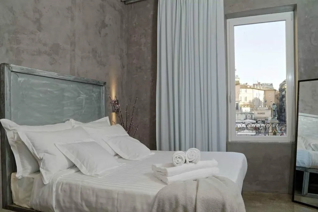 Room, Mama's Home Rome, Rome