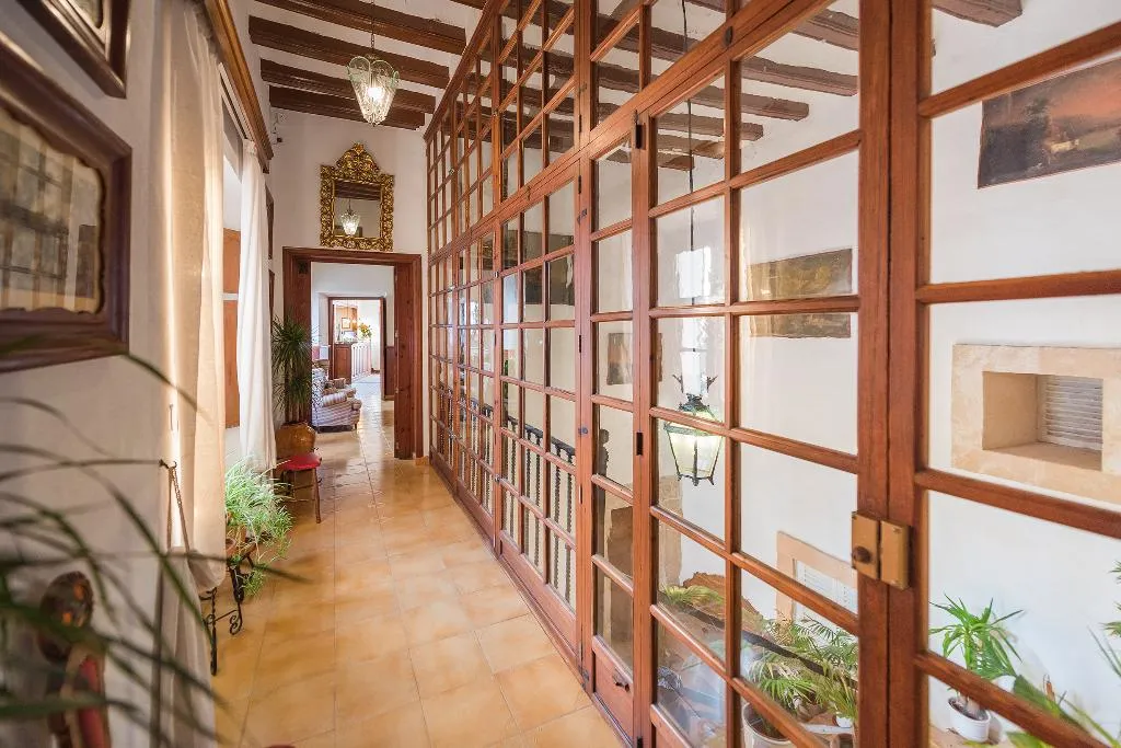 Lobby, Baronia, Majorca