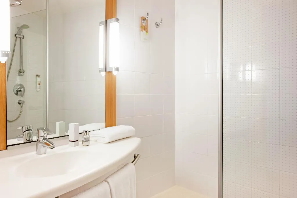 SINGLE STANDARD Room, Ibis Barcelona Ripollet, Barcelona