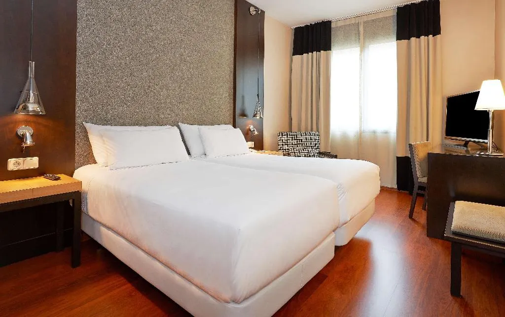 FAMILY ROOM CAPACITY 3 Room, NH Barcelona Eixample, Barcelona