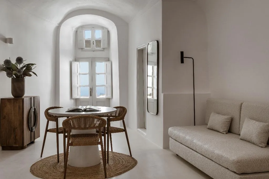CAVE GRAND Room, Aqua Luxury Suites, Santorini