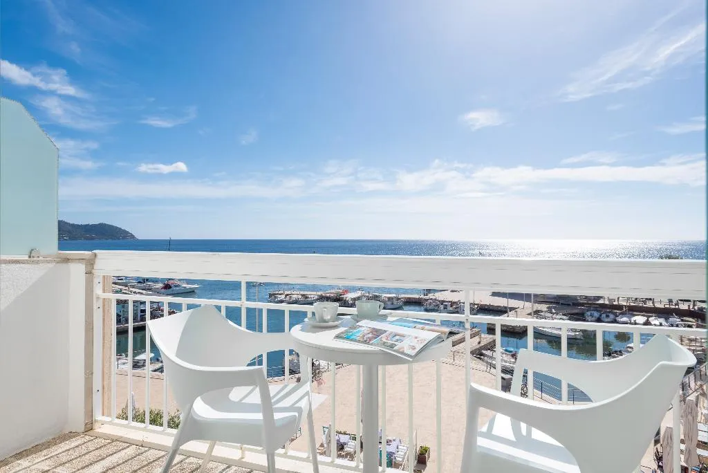 Double or Twin SUPERIOR SEA VIEW Room, Hotel Calabona, Majorca