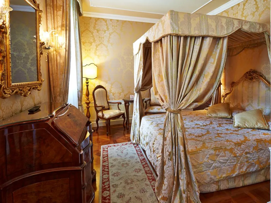 Double or Twin CAPACITY 2 Room, Canal Grande, Venice