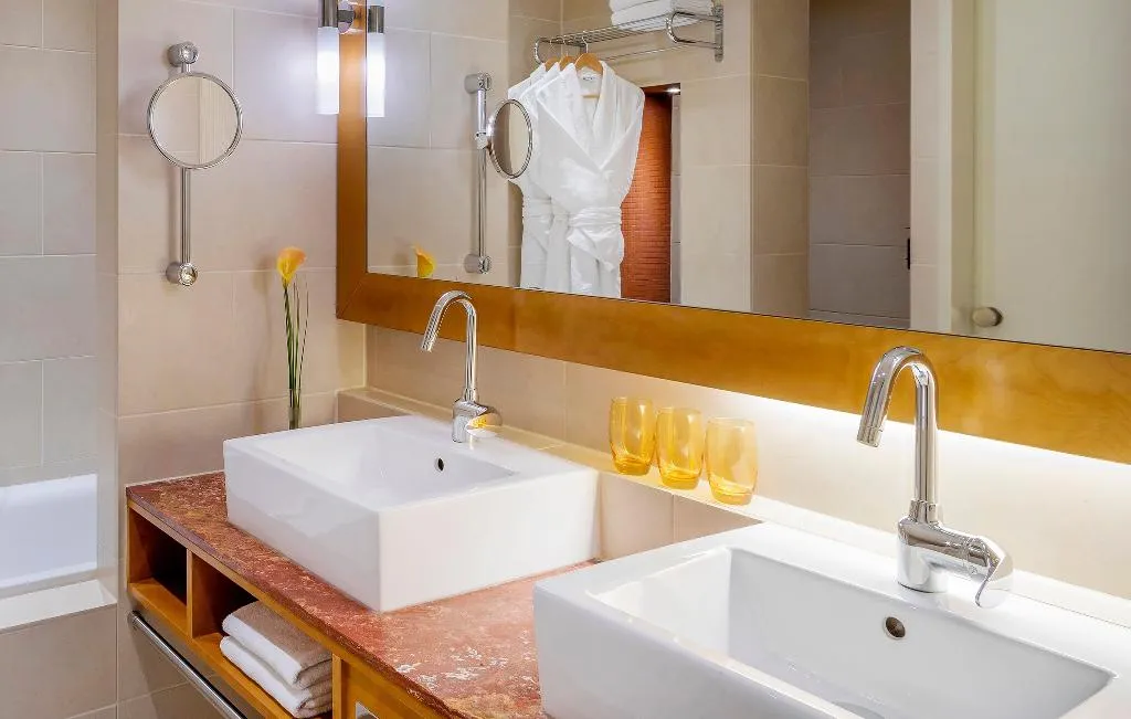 JUNIOR SUITE STANDARD Room, Melia Berlin, Berlin