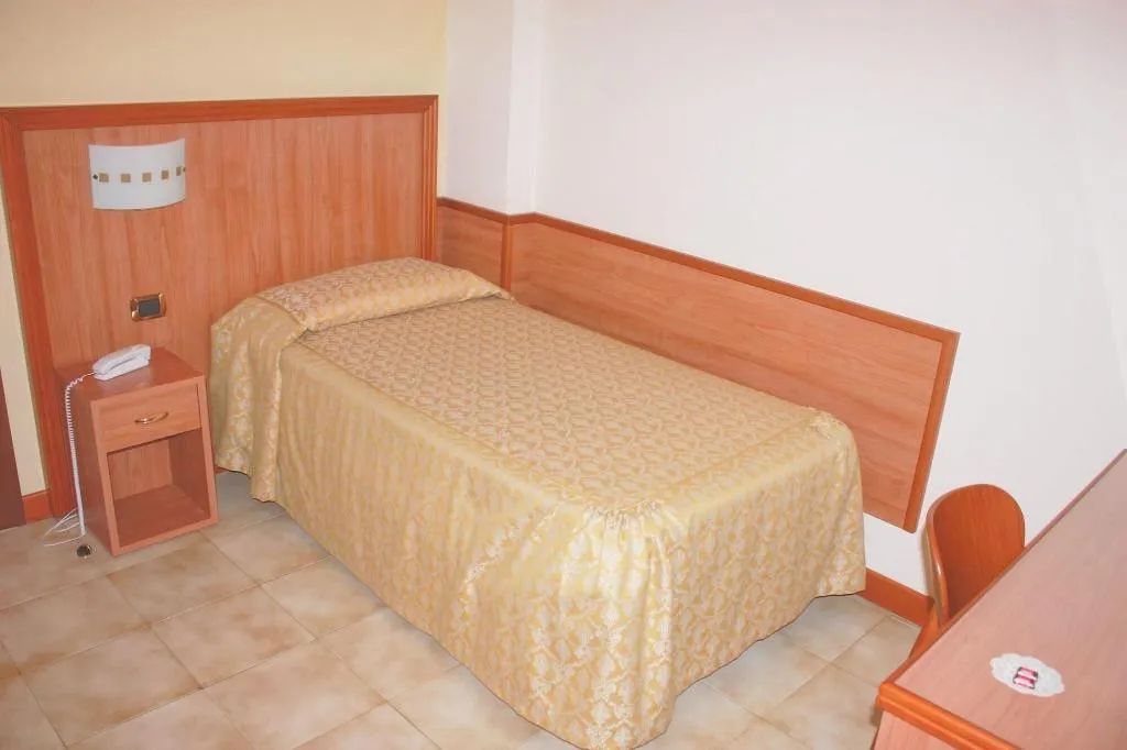 Room, Piccolo Hotel, Milan