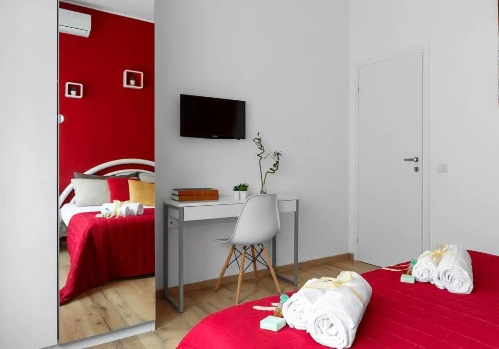Room, Homs Sweet Home, Rome