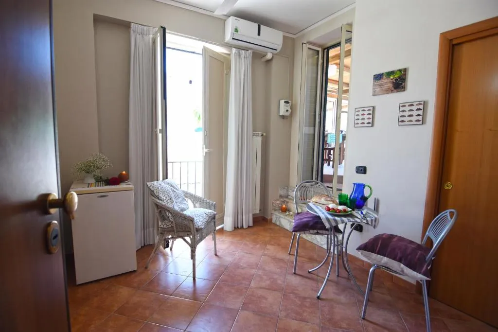 APARTMENT WITH TERRACE Room, Case Così Apartments Napoli, Naples