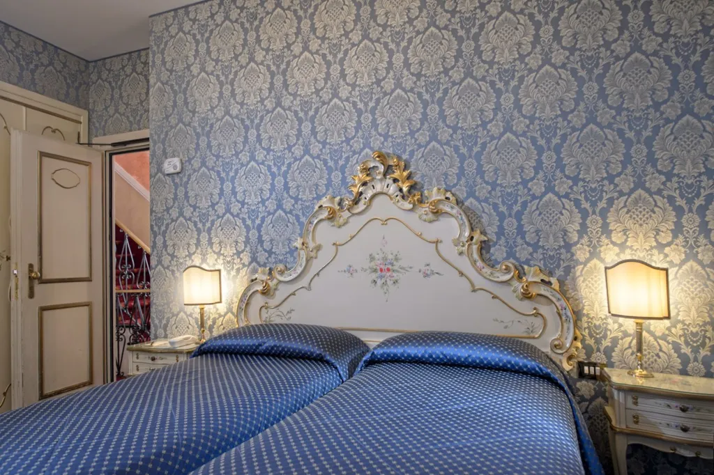 Double or Twin CLASSIC Room, Rialto Hotel, Venice