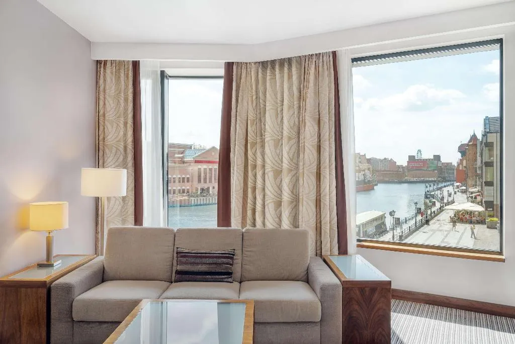 SUITE KING SIZE BED Room, Hilton Gdansk, Gdansk