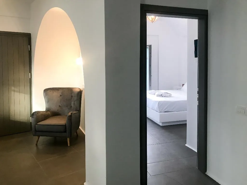 SUITE WITH JACUZZI Room, Amphitrite Suites Santorini, Santorini