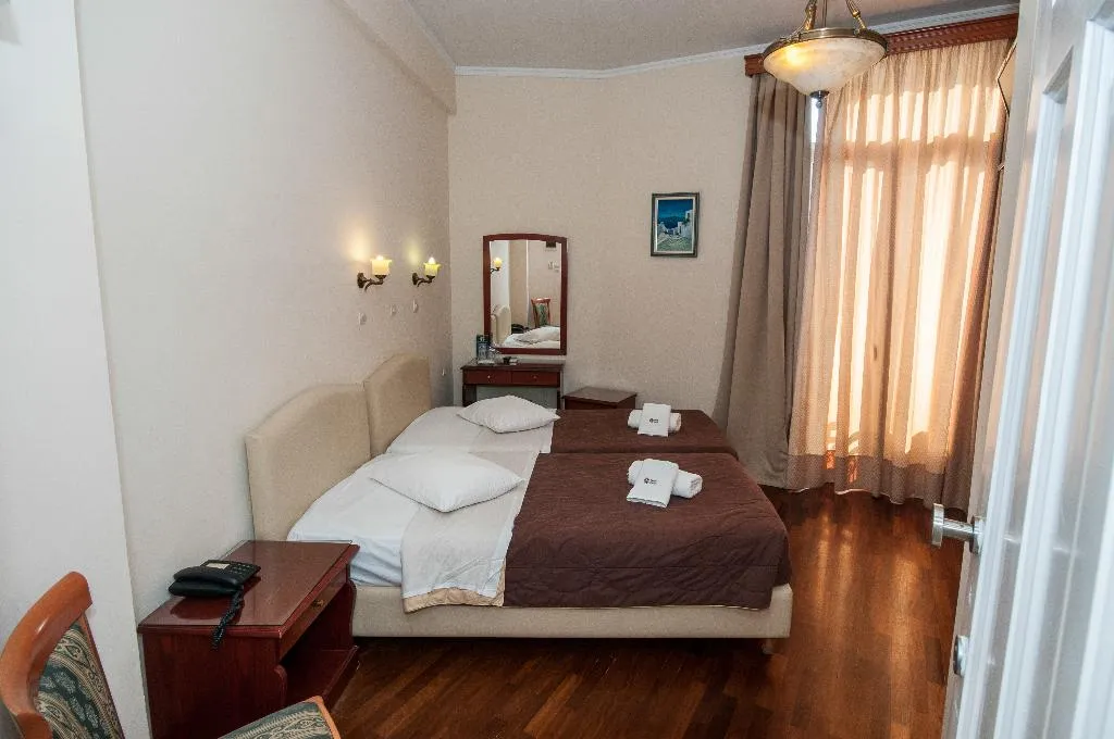 Room, Cecil hotel, Athens