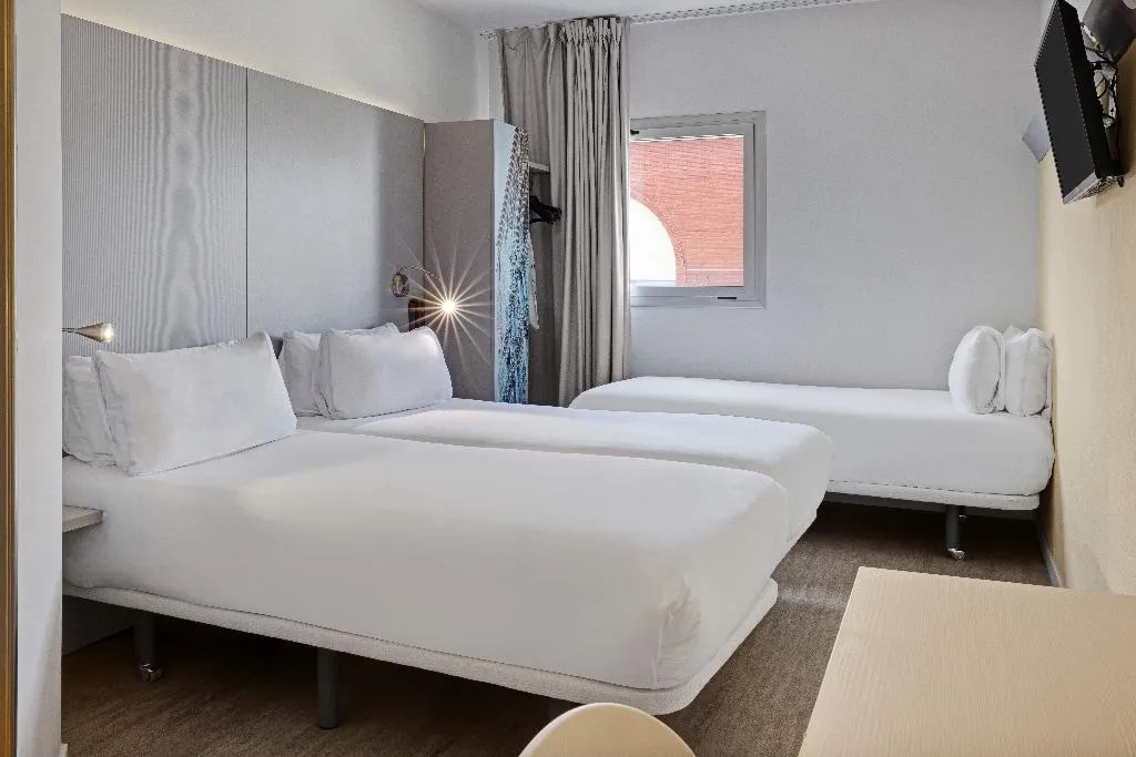 TRIPLE STANDARD Room, B&B HOTEL Girona 2, Costa Brava