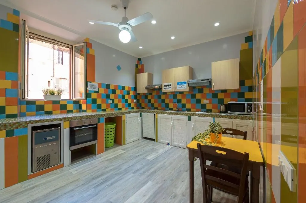 Room, Alessandro Downtown Hostel, Naples