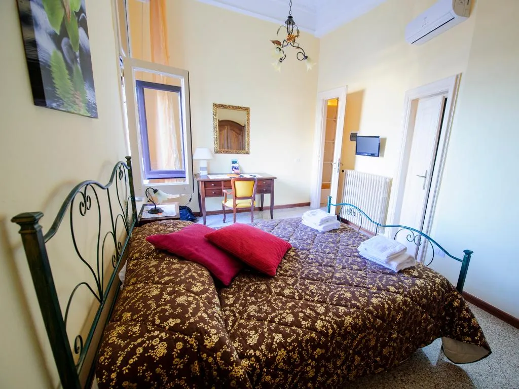 Room, Barone Bed and Breakfast, Naples
