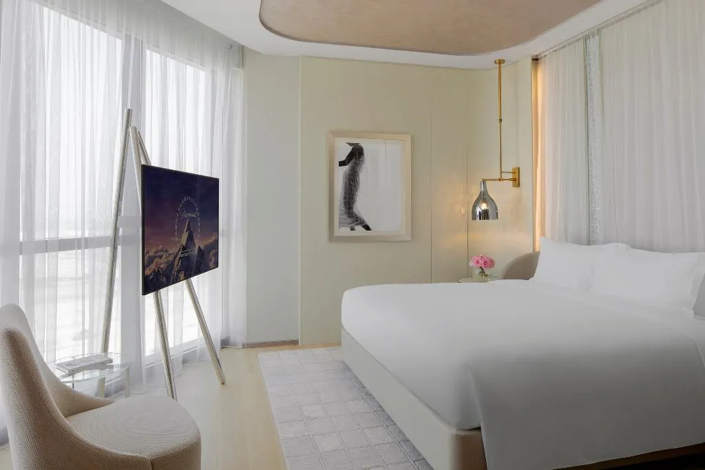 SUITE CLUB Room, Paramount Hotel Dubai, Dubai