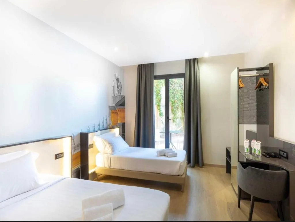 TRIPLE STANDARD Room, B&B Hotel Roma Tuscolana San Giovanni, Naples