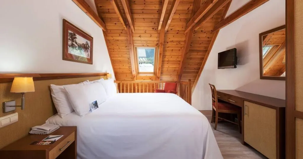 SUITE STANDARD Room, Vielha Val d’Arán Affiliated by Melia, Costa Brava