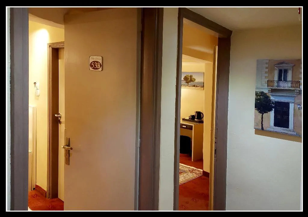 TRIPLE STANDARD Room, Lakonia, Athens