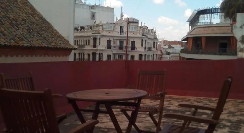 APARTMENT CAPACITY 6 Room, Hostel Trotamundos, Seville